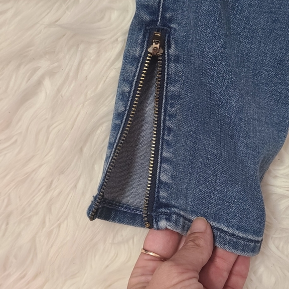 Hollister Jeans - Picture 2 of 4